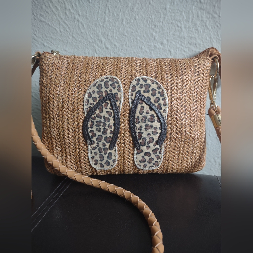 Sondra Roberts Squared Woven Straw Rafia Flip Flop Crossbody Bag - Picture 5 of 14